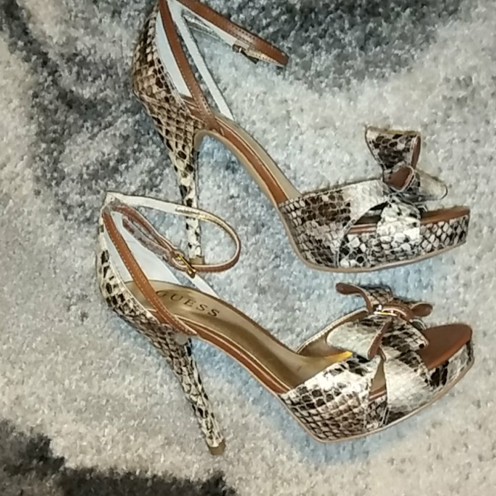 COPY - NWOT GUESS snakeskin ankles strap heels size 6m